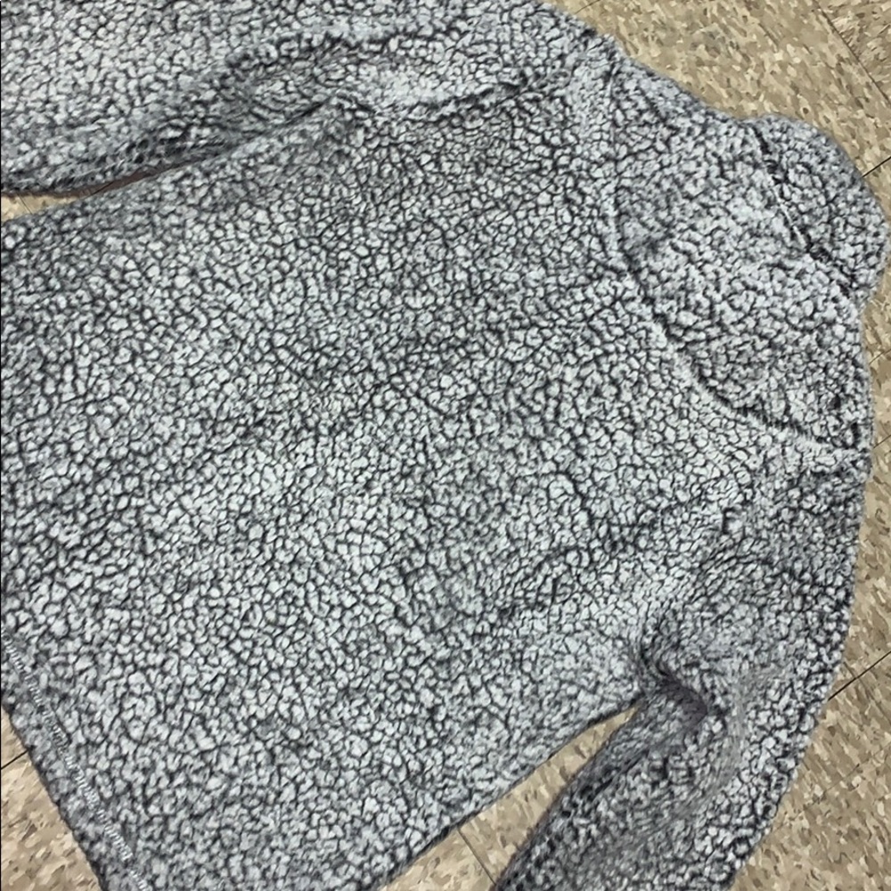 Free Country Fuzz Sweater - Picture 7 of 8